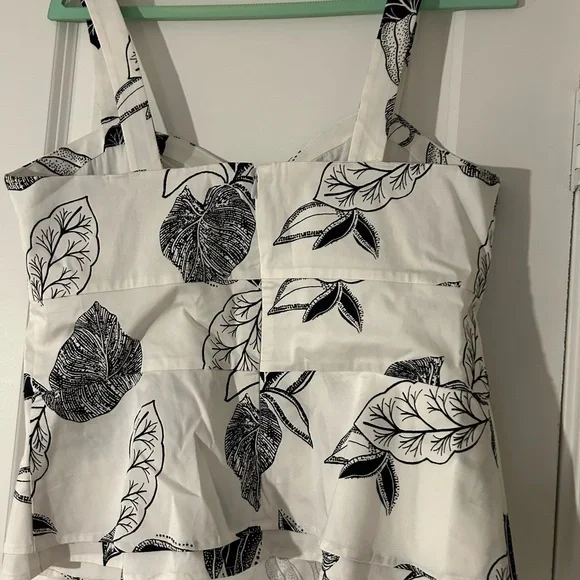 White House Black Market Monochrome Leaf Print Tank Top - Picture 5 of 7